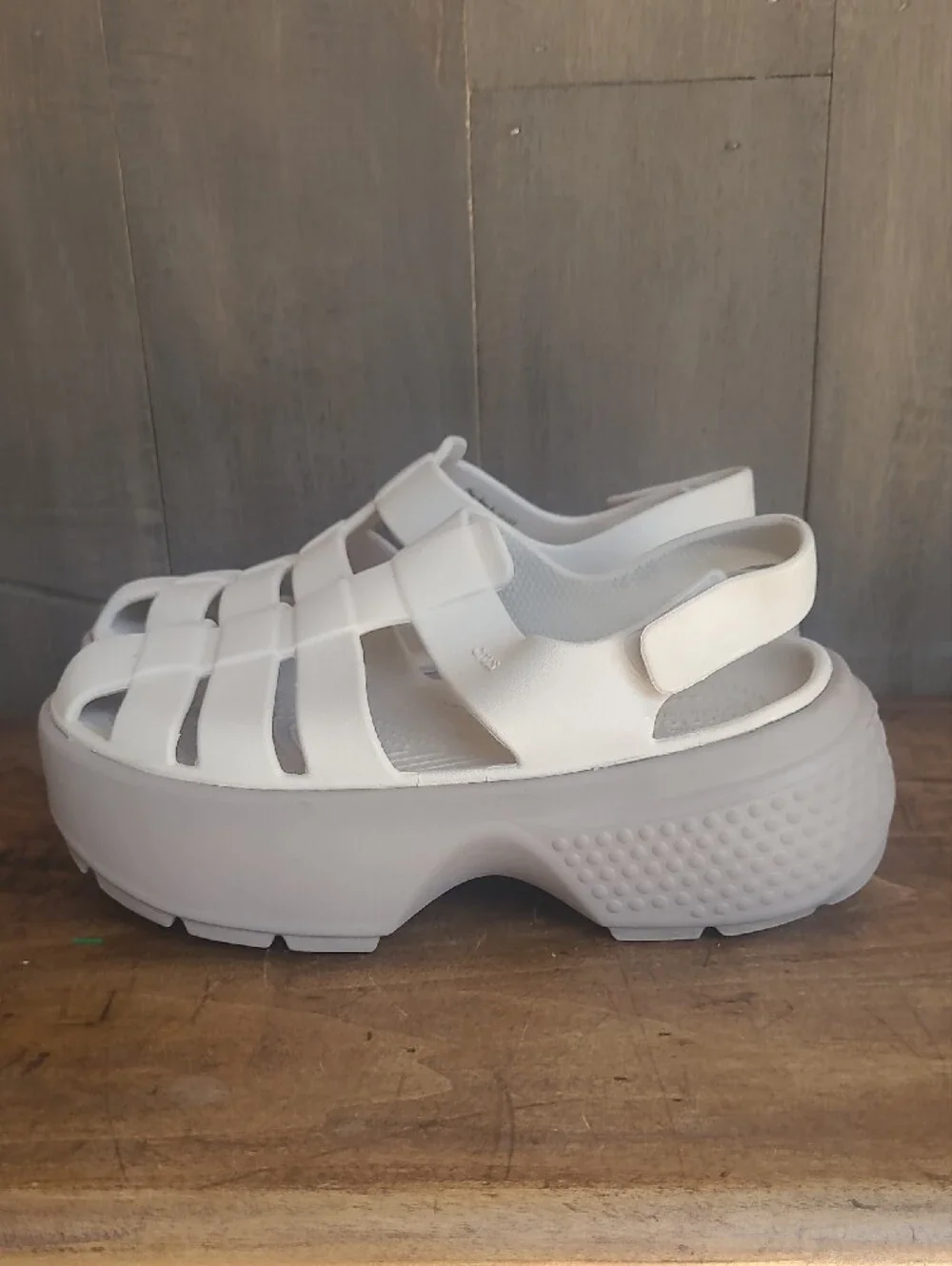 EUC CROCS Stomp High Fisherman Sandals Women's sz 7 Cream Rubber Platform Sandal